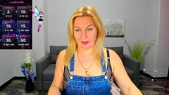 Snapshot of Lili_Crossi chatting on October 30, 6:59 am Lili Crossi online show from October 30, 6:59 am