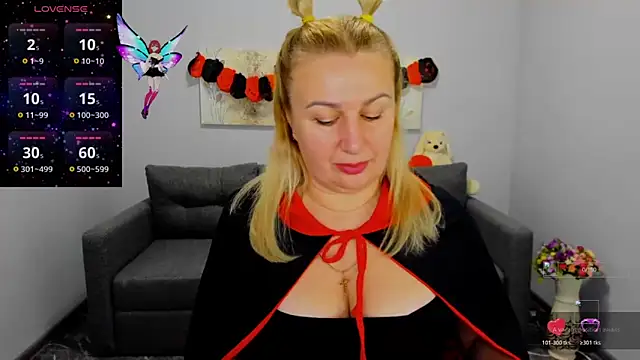 Snapshot of Lili_Crossi chatting on October 31, 6:58 am Lili Crossi online show from October 31, 6:58 am