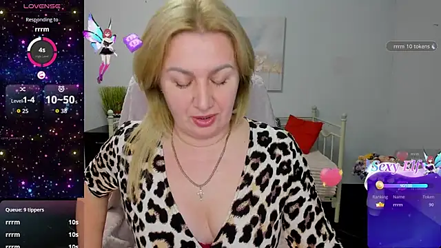 Snapshot of Lili_Crossi chatting on April 25, 6:05 am Lili Crossi online show from April 25, 6:05 am