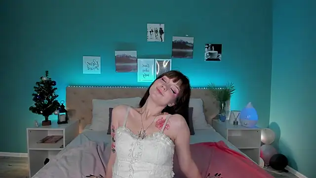 Linablueeyed online show from December 7, 2:24 pm