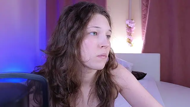 Snapshot of cherry_lea chatting on March 11, 6:47 pm cherry lea online show from March 11, 6:47 pm