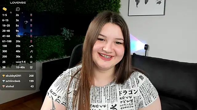 Snapshot of Alice_Walters chatting on December 6, 12:56 am Alice Walters online show from December 6, 12:56 am