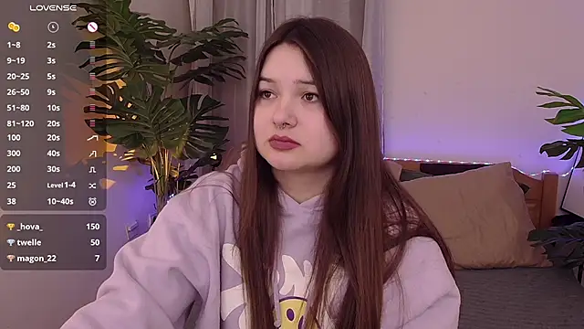 Snapshot of Alice_Walters chatting on December 10, 10:05 pm Alice Walters online show from December 10, 10:05 pm