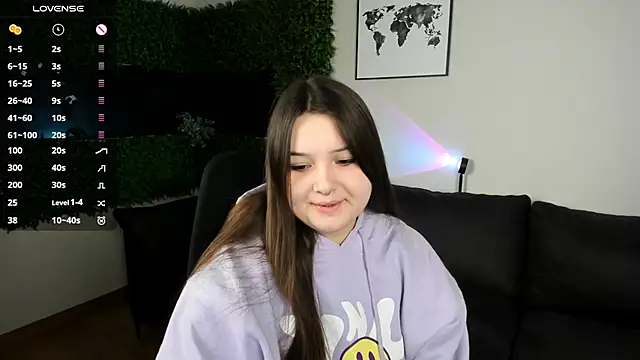 Snapshot of Alice_Walters chatting on December 16, 4:05 pm Alice Walters online show from December 16, 4:05 pm