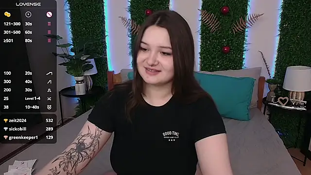 Snapshot of Alice_Walters chatting on December 22, 6:59 pm Alice Walters online show from December 22, 6:59 pm