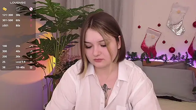 Snapshot of Alice_Walters chatting on January 13, 3:26 pm Alice Walters online show from January 13, 3:26 pm