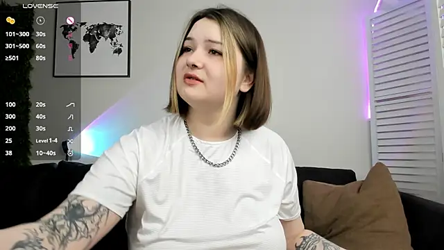 Snapshot of Alice_Walters chatting on January 23, 4:15 pm Alice Walters online show from January 23, 4:15 pm