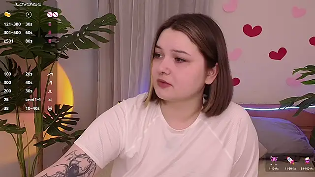 Snapshot of Alice_Walters chatting on February 4, 3:36 pm Alice Walters online show from February 4, 3:36 pm