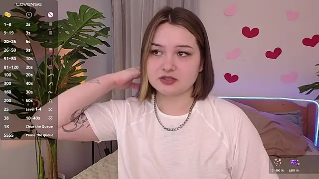 Snapshot of Alice_Walters chatting on February 7, 3:30 pm Alice Walters online show from February 7, 3:30 pm