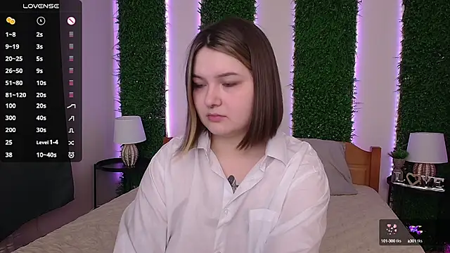 Snapshot of Alice_Walters chatting on February 25, 4:10 pm Alice Walters online show from February 25, 4:10 pm