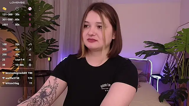 Snapshot of Alice_Walters chatting on March 1, 6:54 pm Alice Walters online show from March 1, 6:54 pm