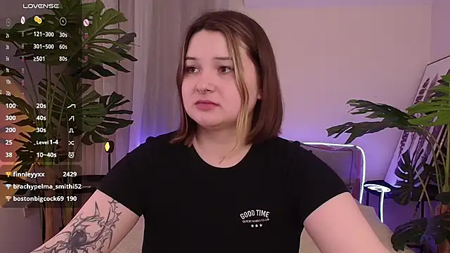 Snapshot of Alice_Walters chatting on March 1, 10:10 pm Alice Walters online show from March 1, 10:10 pm