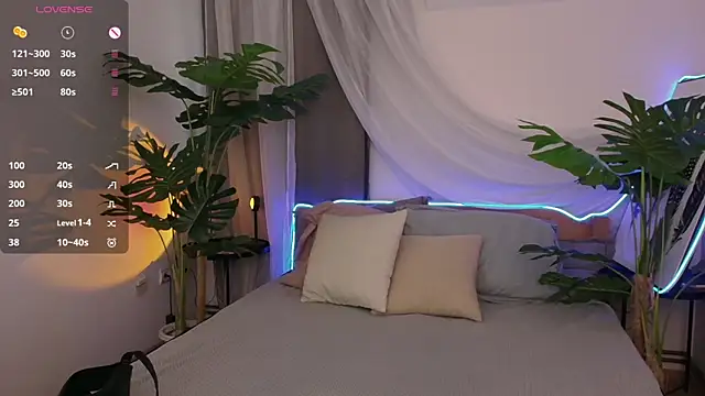 Snapshot of Alice_Walters chatting on October 3, 2:58 pm Alice Walters online show from October 3, 2:58 pm