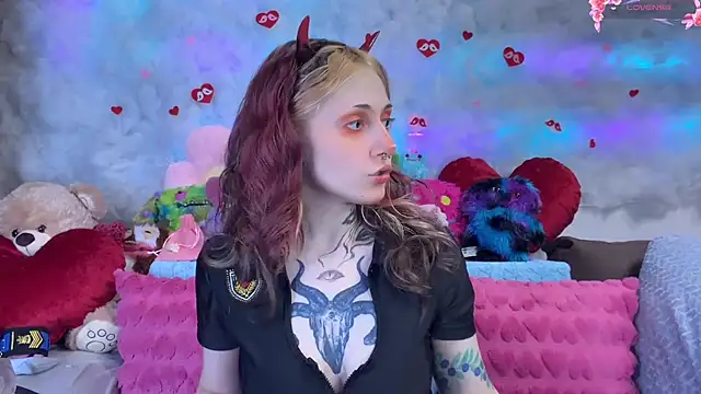 Snapshot of _Devill_Baby chatting on February 19, 5:53 pm Devill Baby online show from February 19, 5:53 pm