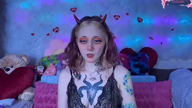 Snapshot of _Devill_Baby chatting on February 21, 9:38 pm Devill Baby online show from February 21, 9:38 pm