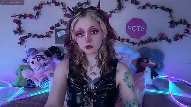 Snapshot of _Devill_Baby chatting on May 15, 5:20 pm Devill Baby online show from May 15, 5:20 pm