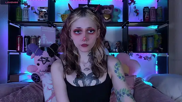 Snapshot of _Devill_Baby chatting on May 21, 8:16 pm Devill Baby online show from May 21, 8:16 pm
