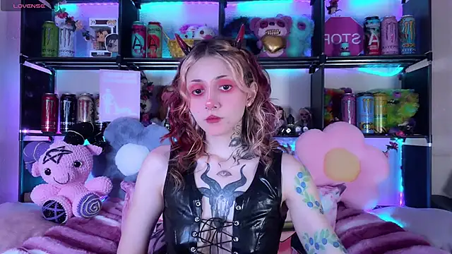 Snapshot of _Devill_Baby chatting on July 7, 8:02 pm Devill Baby online show from July 7, 8:02 pm