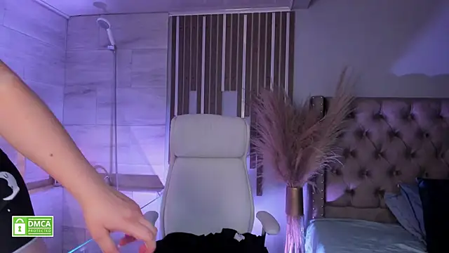 Snapshot of taiiga__ chatting on February 8, 5:40 am taiiga online show from February 8, 5:40 am