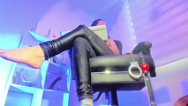 charlotte joliedart online show from October 28, 10:01 pm