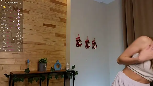 GeorginaCurvin online show from December 15, 9:45 am
