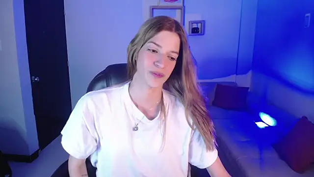 Snapshot of Nora_Vennucci chatting on December 31, 7:29 pm Nora Vennucci online show from December 31, 7:29 pm