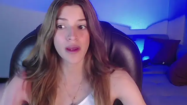 Snapshot of Nora_Vennucci chatting on December 31, 10:34 pm Nora Vennucci online show from December 31, 10:34 pm