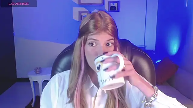 Snapshot of Nora_Vennucci chatting on January 6, 7:56 pm Nora Vennucci online show from January 6, 7:56 pm