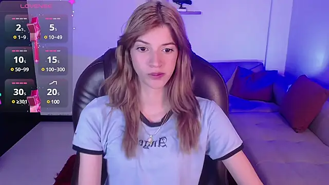 Snapshot of Nora_Vennucci chatting on January 23, 6:56 pm Nora Vennucci online show from January 23, 6:56 pm