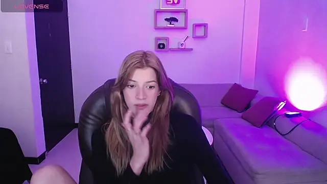 Snapshot of Nora_Vennucci chatting on January 29, 7:32 pm Nora Vennucci online show from January 29, 7:32 pm