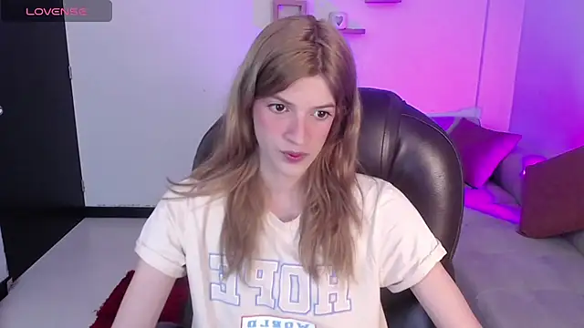 Snapshot of Nora_Vennucci chatting on February 2, 7:46 pm Nora Vennucci online show from February 2, 7:46 pm