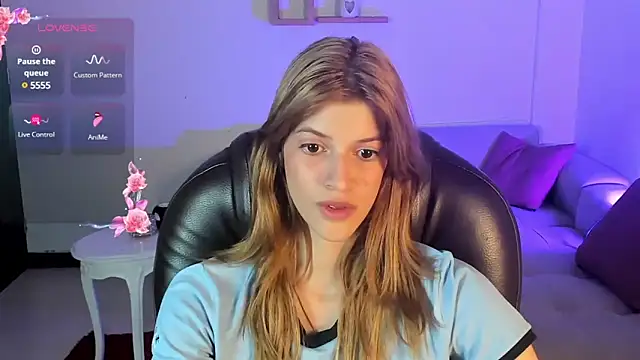 Snapshot of Nora_Vennucci chatting on February 8, 10:29 pm Nora Vennucci online show from February 8, 10:29 pm