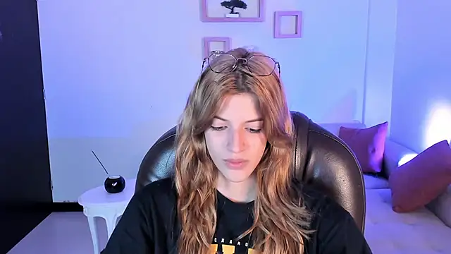 Snapshot of Nora_Vennucci chatting on February 11, 9:14 pm Nora Vennucci online show from February 11, 9:14 pm