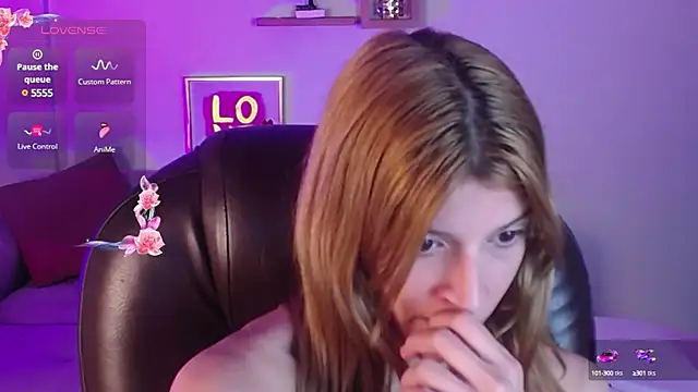 Snapshot of Nora_Vennucci chatting on February 19, 11:36 pm Nora Vennucci online show from February 19, 11:36 pm