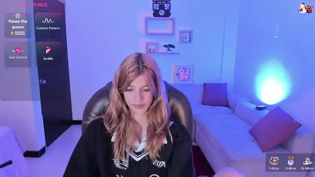 Snapshot of Nora_Vennucci chatting on February 21, 10:15 pm Nora Vennucci online show from February 21, 10:15 pm