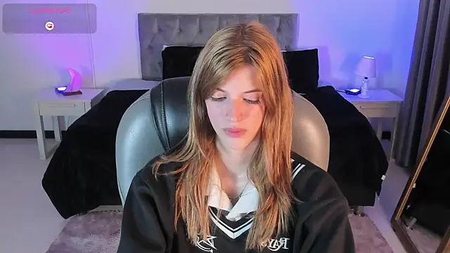 Snapshot of Nora_Vennucci chatting on March 1, 7:48 pm Nora Vennucci online show from March 1, 7:48 pm