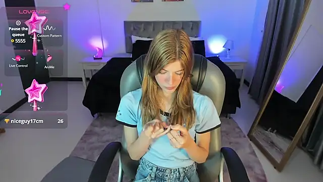 Snapshot of Nora_Vennucci chatting on March 4, 7:01 pm Nora Vennucci online show from March 4, 7:01 pm