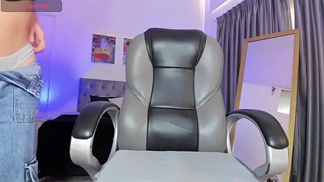 Snapshot of Nora_Vennucci chatting on March 9, 8:10 pm Nora Vennucci online show from March 9, 8:10 pm