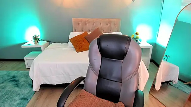 Snapshot of Nora_Vennucci chatting on September 11, 7:36 pm Nora Vennucci online show from September 11, 7:36 pm