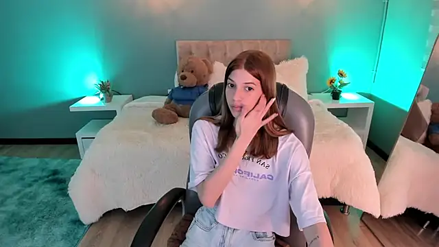 Snapshot of Nora_Vennucci chatting on October 7, 7:00 pm Nora Vennucci online show from October 7, 7:00 pm