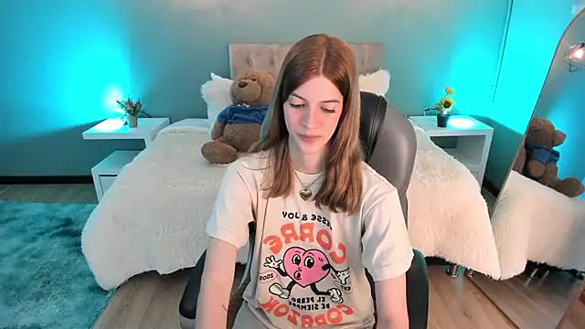 Snapshot of Nora_Vennucci chatting on October 10, 7:35 pm Nora Vennucci online show from October 10, 7:35 pm