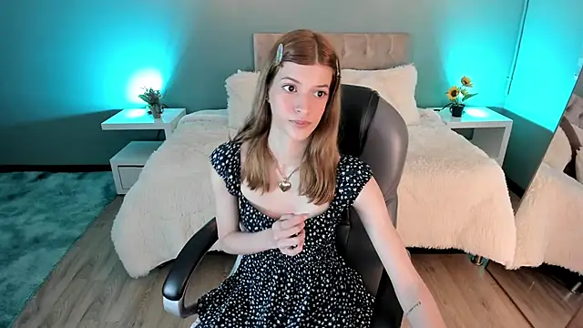 Snapshot of Nora_Vennucci chatting on October 18, 6:41 pm Nora Vennucci online show from October 18, 6:41 pm