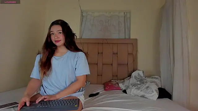 Snapshot of stepcouple_XXX chatting on March 5, 10:10 pm stepcouple XXX online show from March 5, 10:10 pm