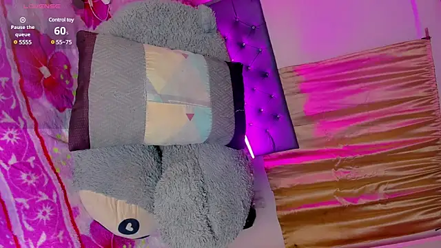 pinkscreens online show from January 11, 3:44 am