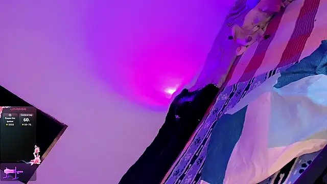 Snapshot of pinkscreens chatting on March 27, 12:16 am pinkscreens online show from March 27, 12:16 am