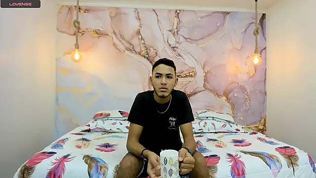 StrawwBoys online show from December 11, 12:02 am