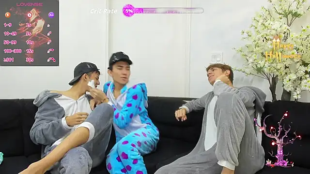 StrawwBoys online show from October 16, 10:27 am