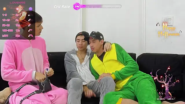 StrawwBoys online show from October 25, 10:45 am