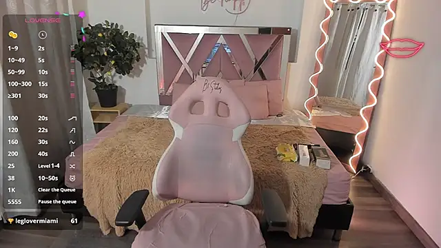 Daphnne tay online show from January 31, 6:35 am