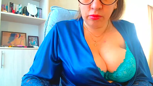 Snapshot of Brionia chatting on October 29, 7:54 am Brionia online show from October 29, 7:54 am